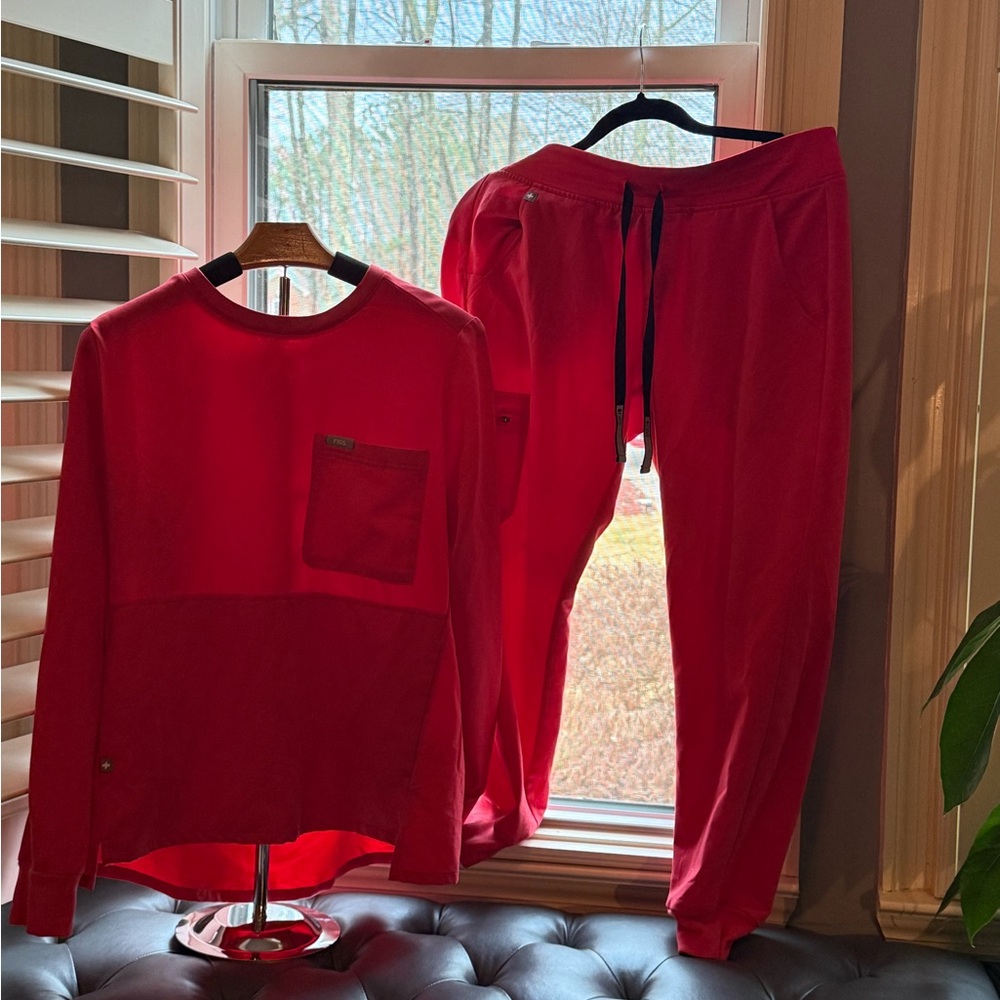 Figs Red Women's Set